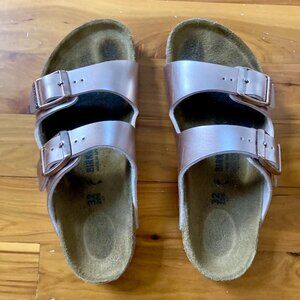 Kids Birkenstock Arizona Sandal in Rose Gold